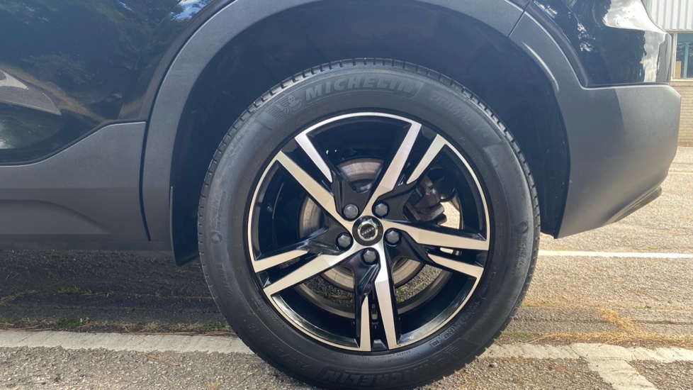 Volvo XC40 Plus Black #6