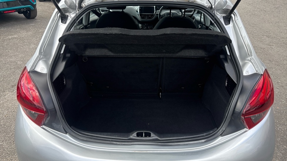Peugeot 208 Allure Silver #4