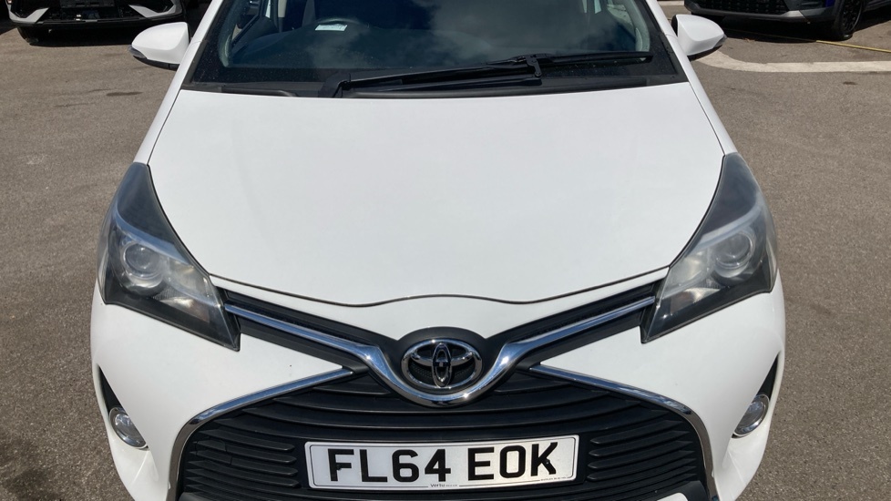 Toyota Yaris Icon White #6