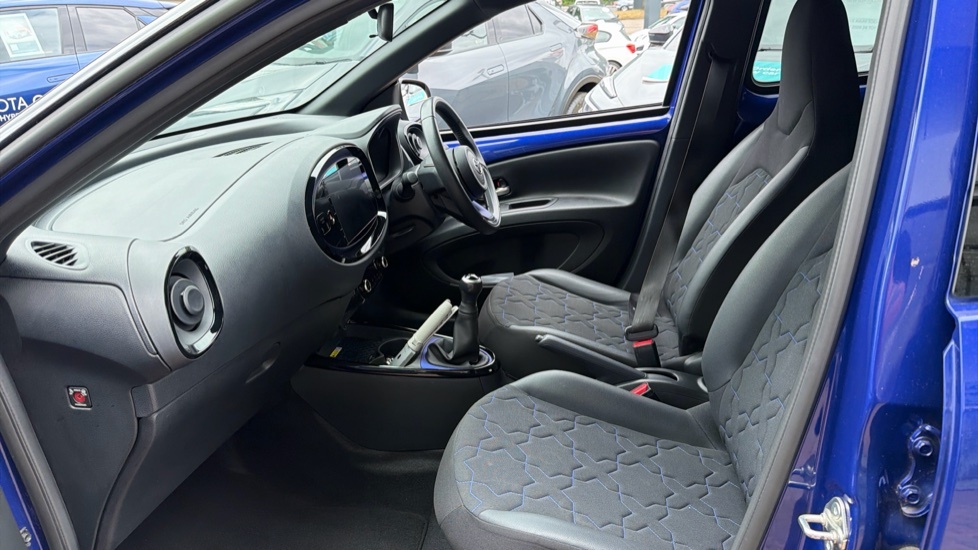Toyota Aygo X Exclusive Blue #5