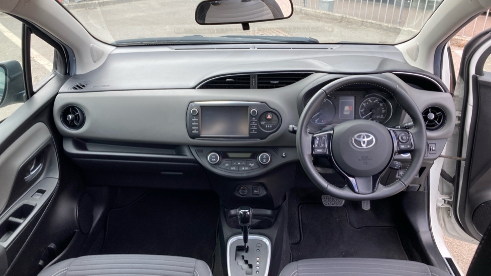 Toyota Yaris Icon Tech #6