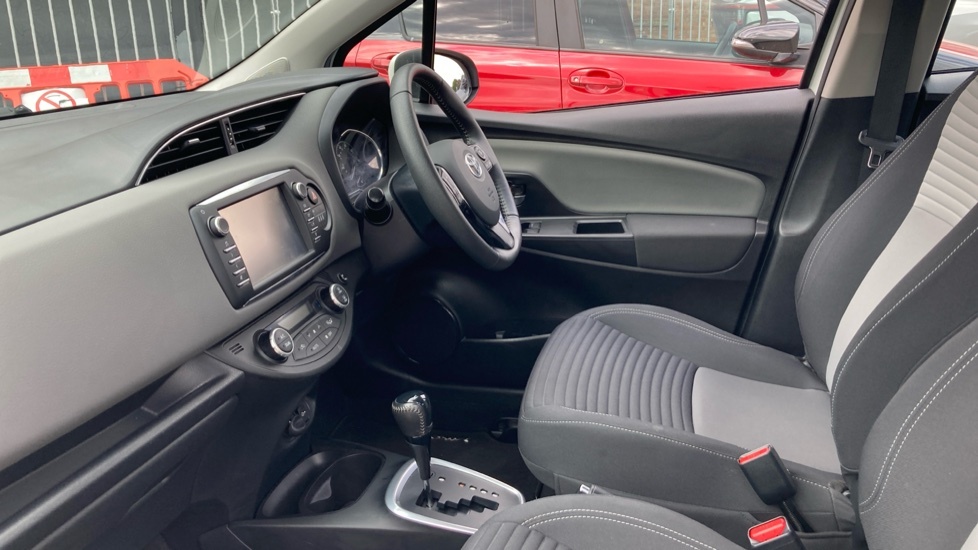 Toyota Yaris Icon Tech #5