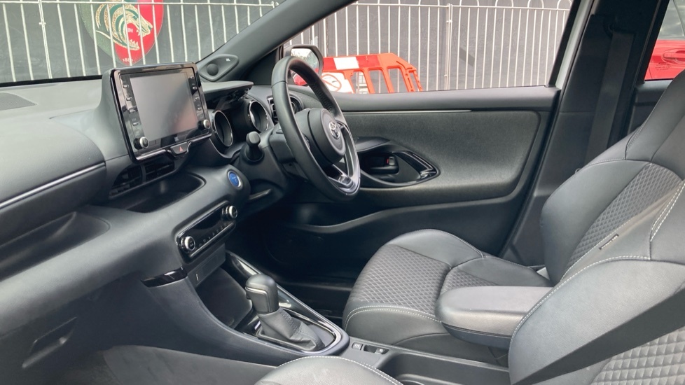 Toyota Yaris Dynamic White #5