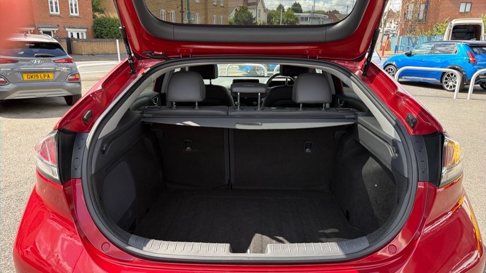 Hyundai Ioniq Premium Se FE70RMU Red #4