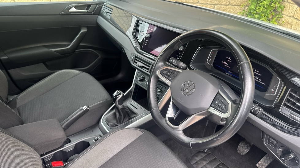 Volkswagen Polo Life White #6