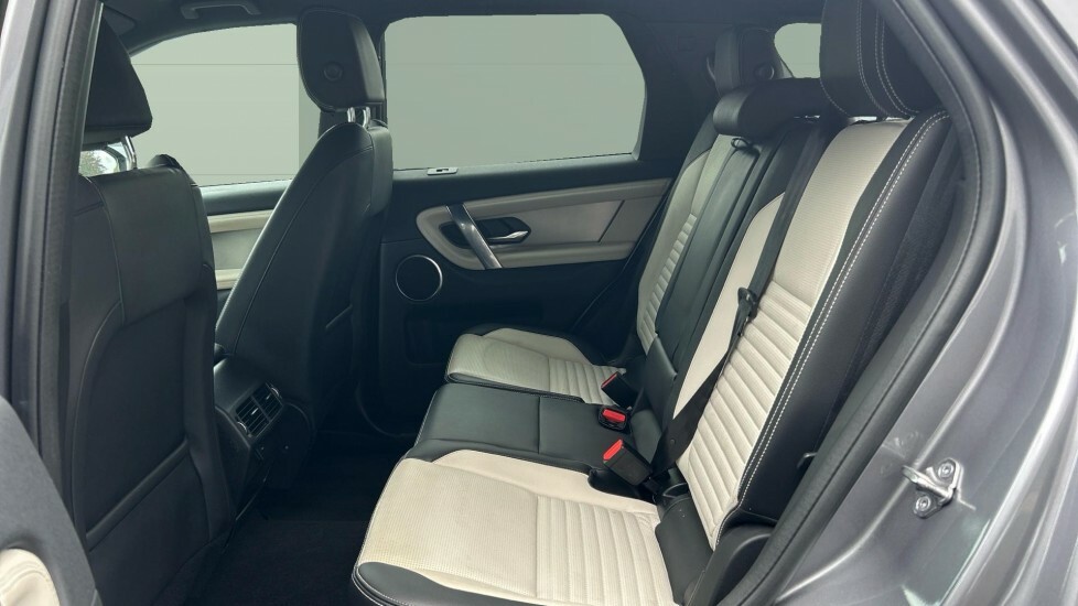 Land Rover Discovery Sport Urban Edition YC22LLA Grey #4