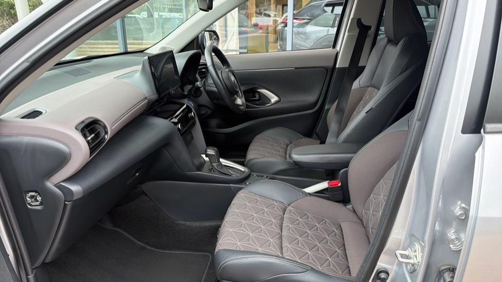 Toyota Yaris Cross Excel Silver #5