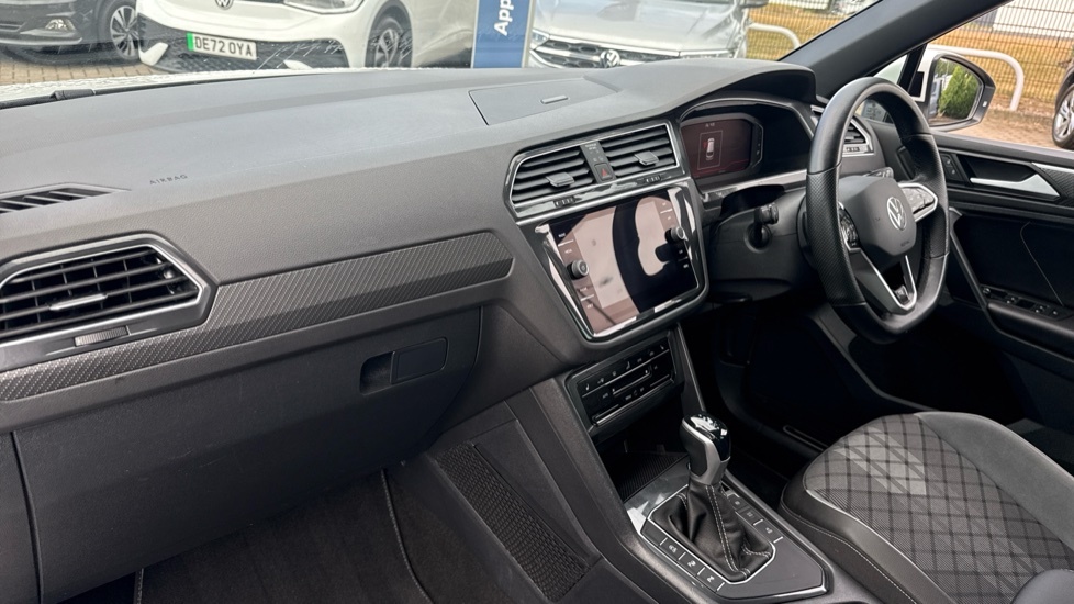 Volkswagen Tiguan R-line MT23AFA White #2
