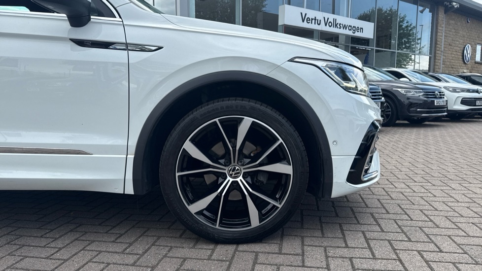 Volkswagen Tiguan R-line MT23AFA White #5