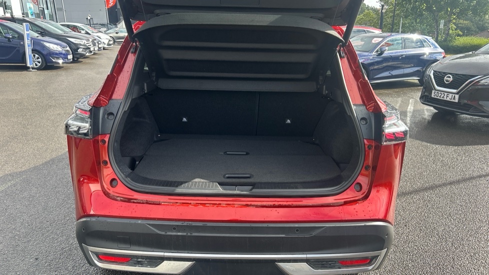 Nissan Qashqai Tekna Red #4
