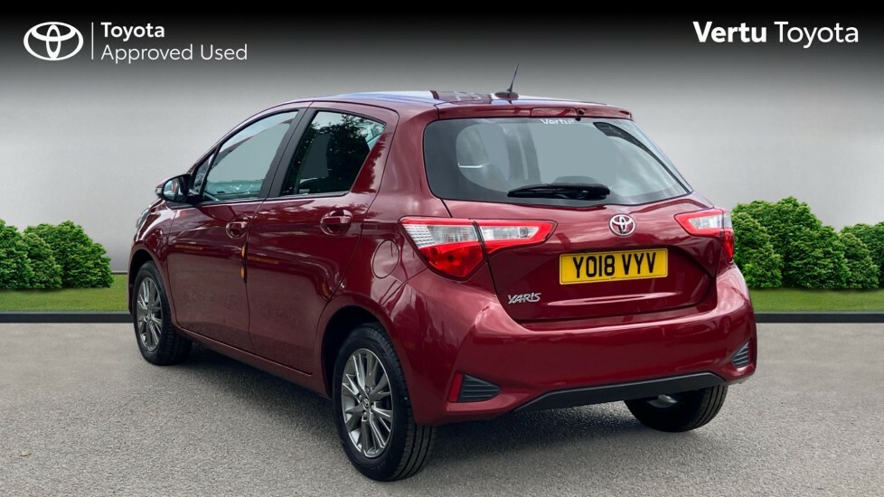 Toyota Yaris Icon YO18VYV Red #4