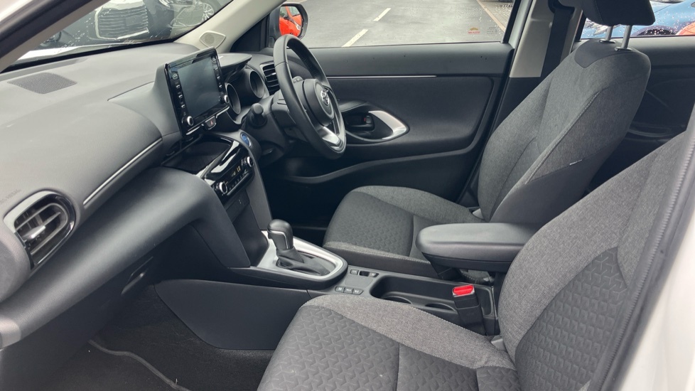 Toyota Yaris Cross Icon White #5
