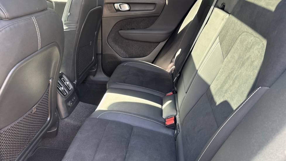 Volvo XC40 Ultimate Black #6