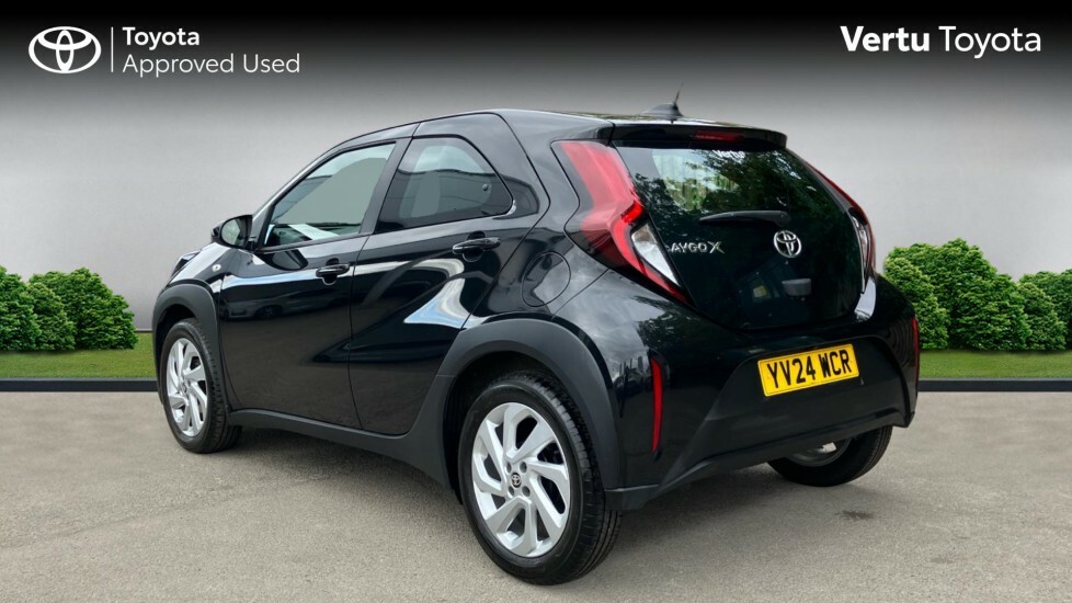 Toyota Aygo X Pure Black #4