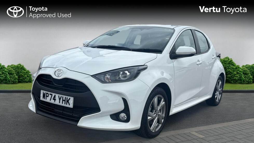 Toyota Yaris Icon White #3