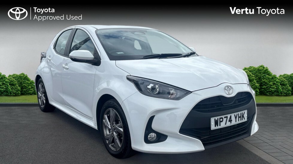 Toyota Yaris Icon White