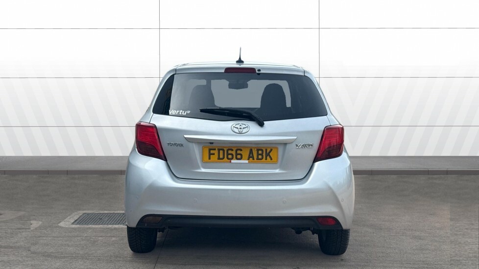 Toyota Yaris Icon Silver #6