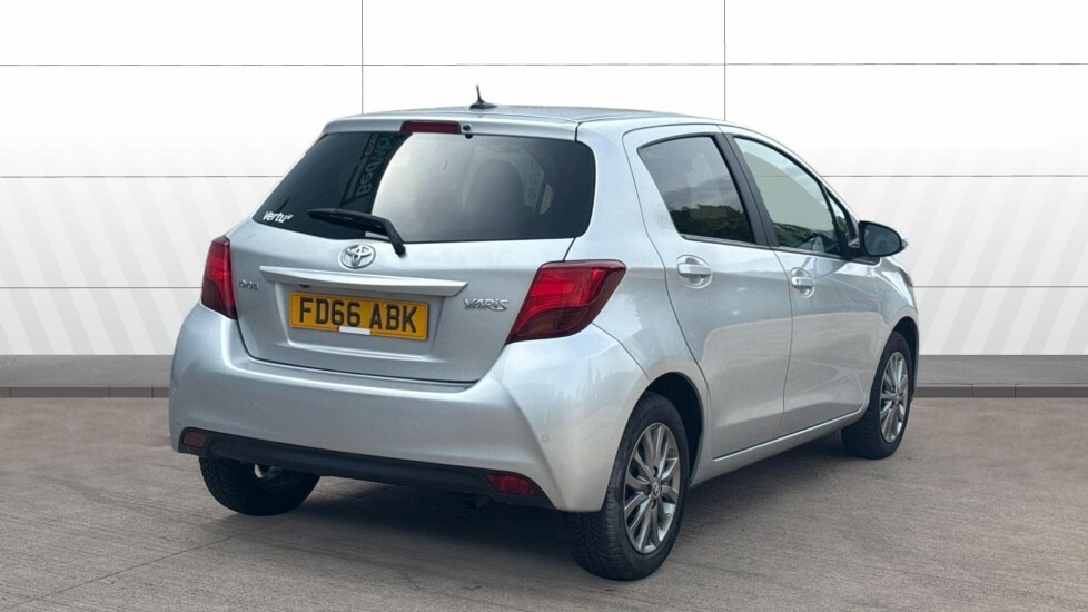 Toyota Yaris Icon Silver #2