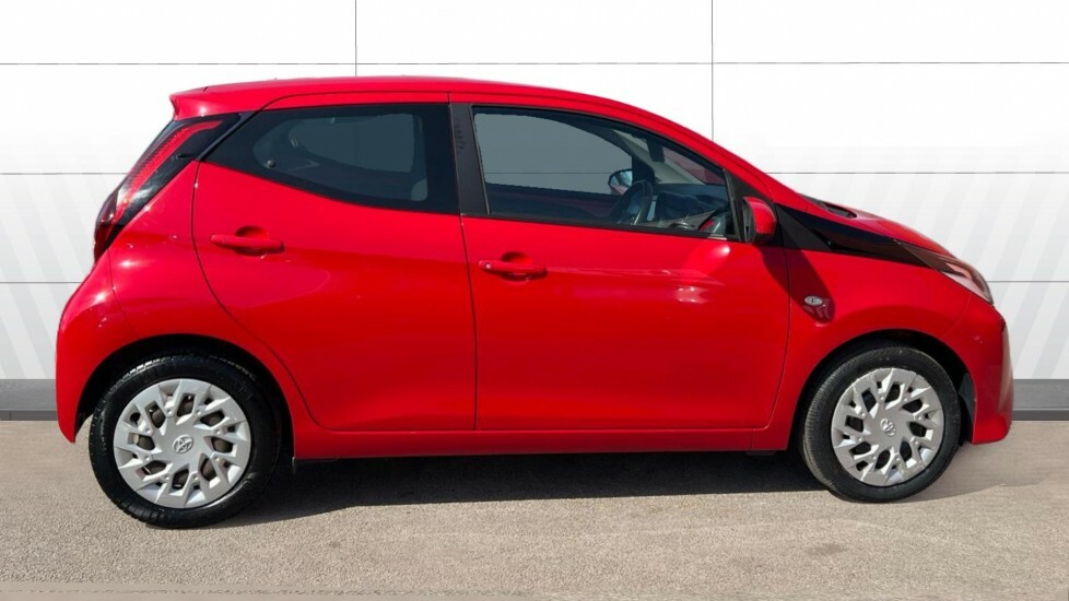 Toyota Aygo X X-play Red #5