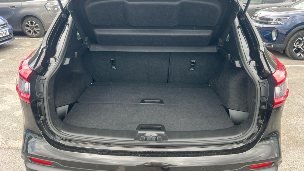 Nissan Qashqai Tekna Black #4
