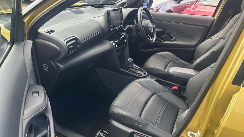 Toyota Yaris Cross Premiere Edition FP22GZD Yellow #5