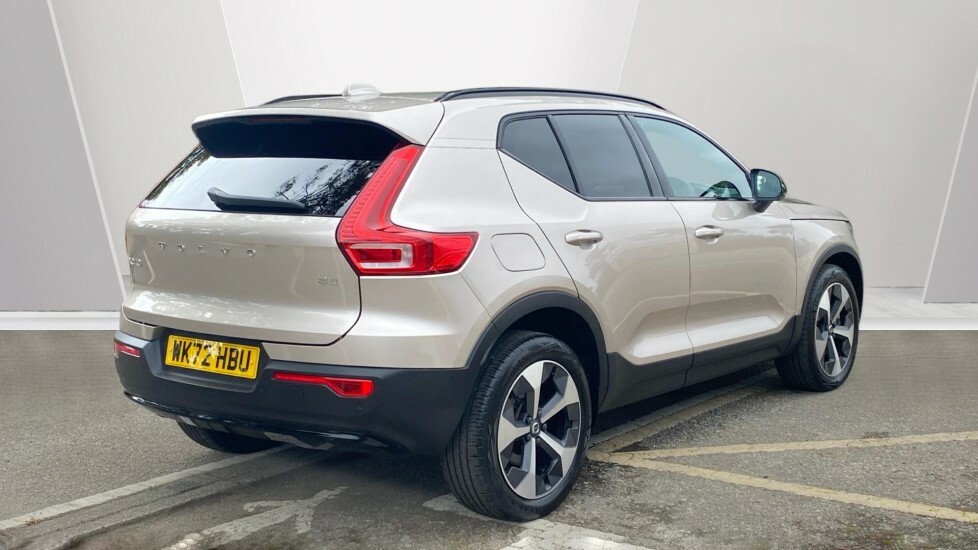 Volvo XC40 Ultimate Gold #2