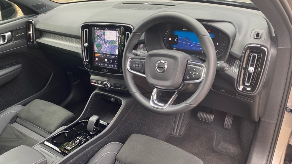 Volvo XC40 Ultimate Gold #4
