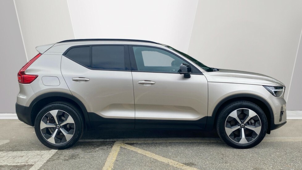 Volvo XC40 Ultimate Gold #3