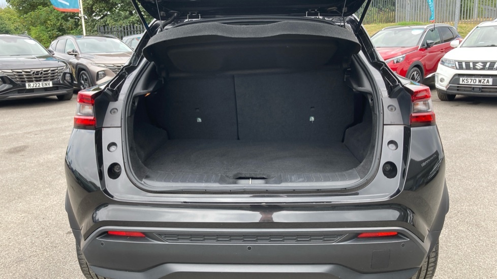 Nissan Juke Tekna Black #4