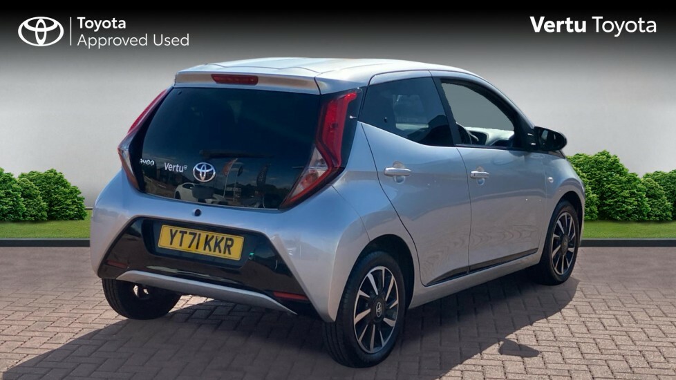 Toyota Aygo X X-trend Silver #2
