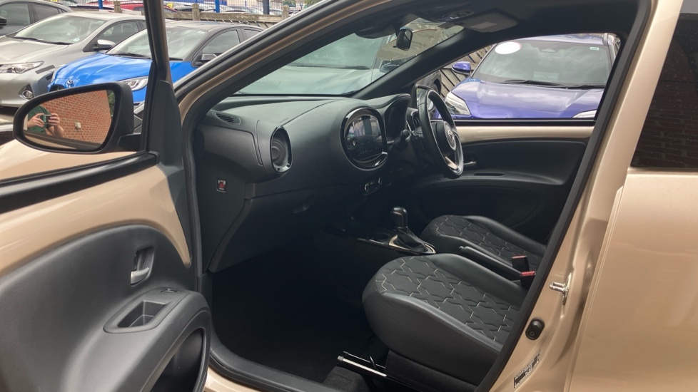Toyota Aygo X Exclusive Beige #5