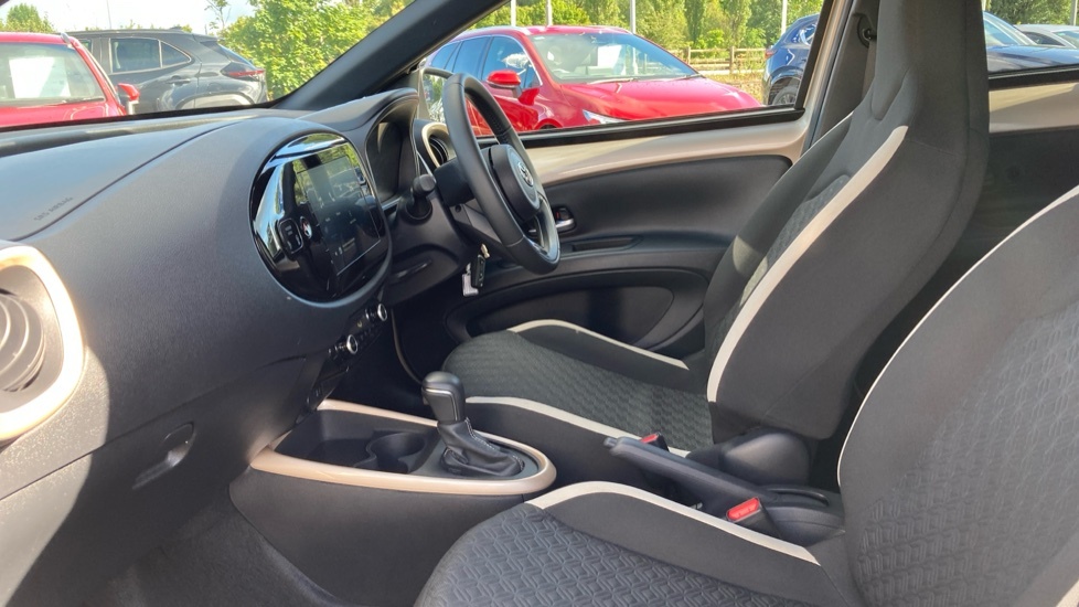 Toyota Aygo X Edge Gold #5