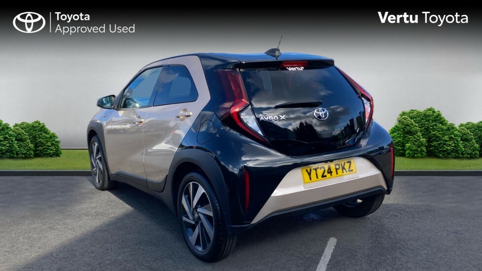 Toyota Aygo X Edge Gold #4