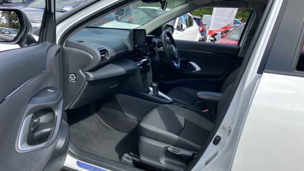 Toyota Yaris Cross Icon White #5