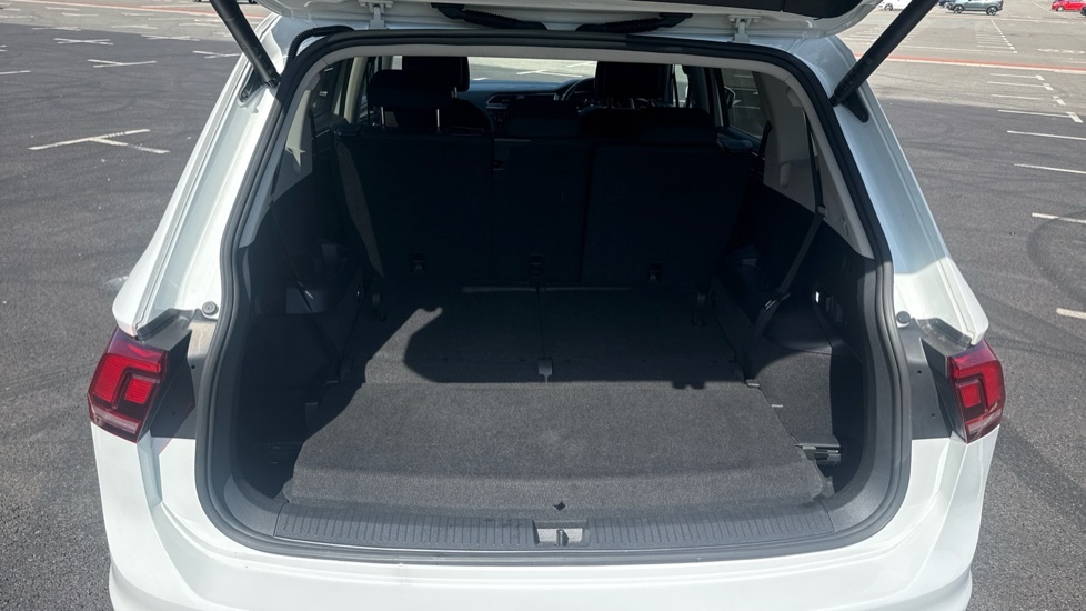 Volkswagen Tiguan Allspace Life White #4