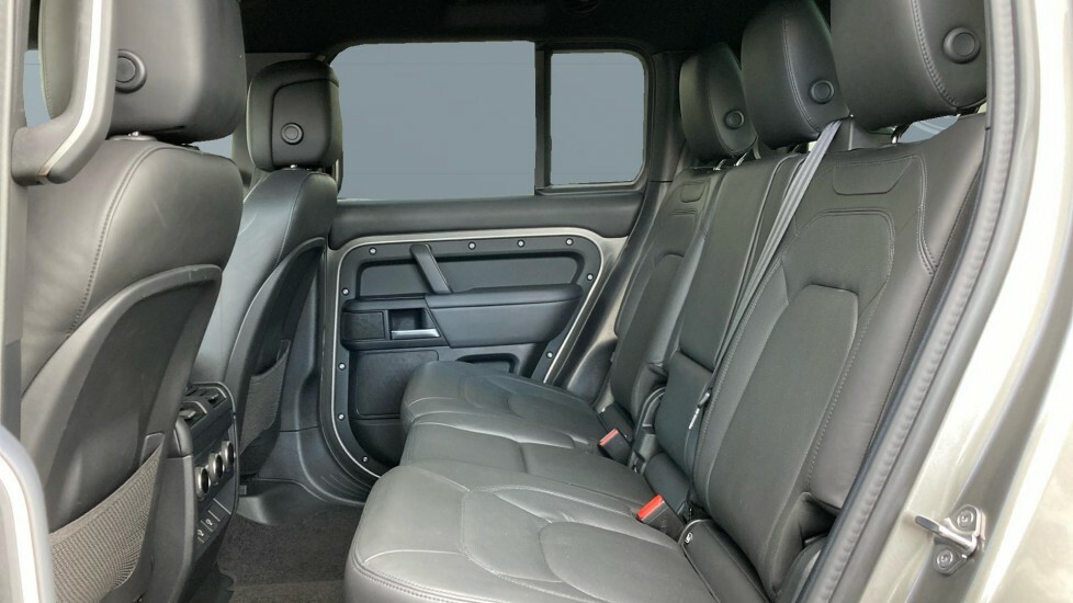 Land Rover Defender 130 X-dynamic Hse Silver #4