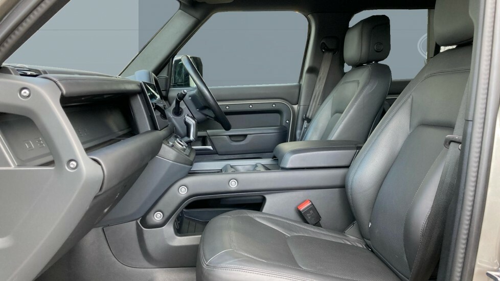 Land Rover Defender 130 X-dynamic Hse Silver #3