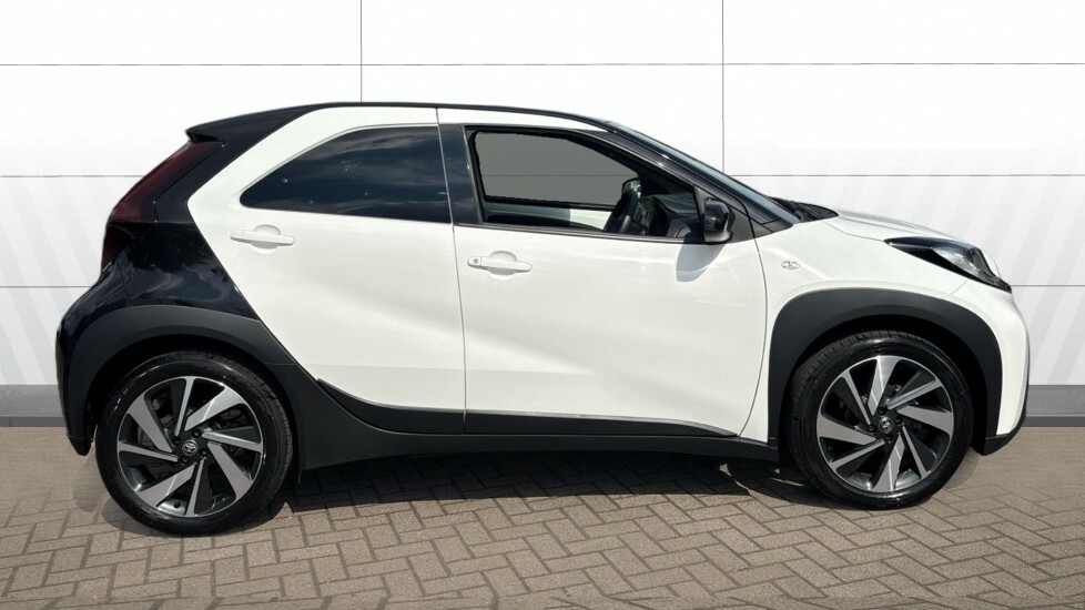 Toyota Aygo X Edge White #5
