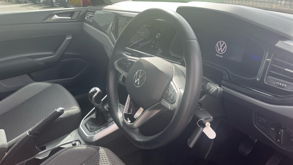 Volkswagen Polo Life Red #6