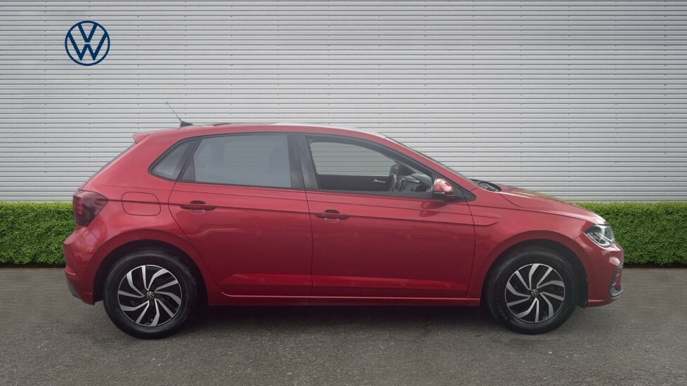 Volkswagen Polo Life Red #4