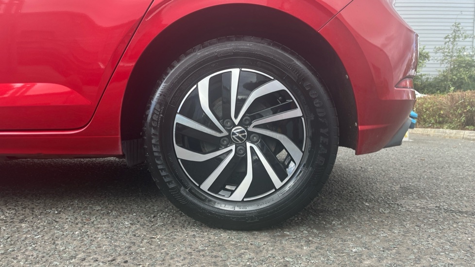 Volkswagen Polo Life Red #5