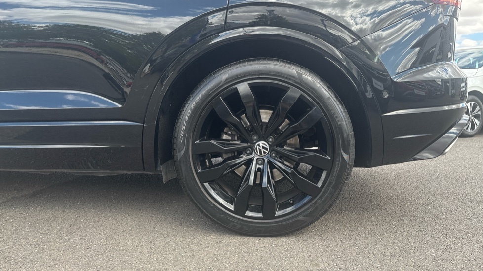 Volkswagen Touareg Black Edition Black #5