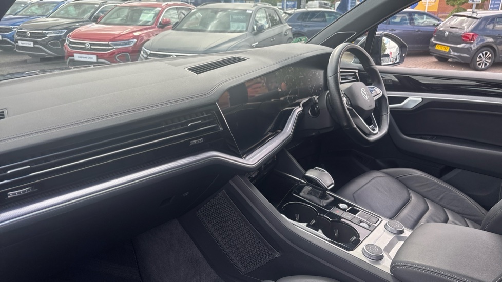Volkswagen Touareg Black Edition Black #2