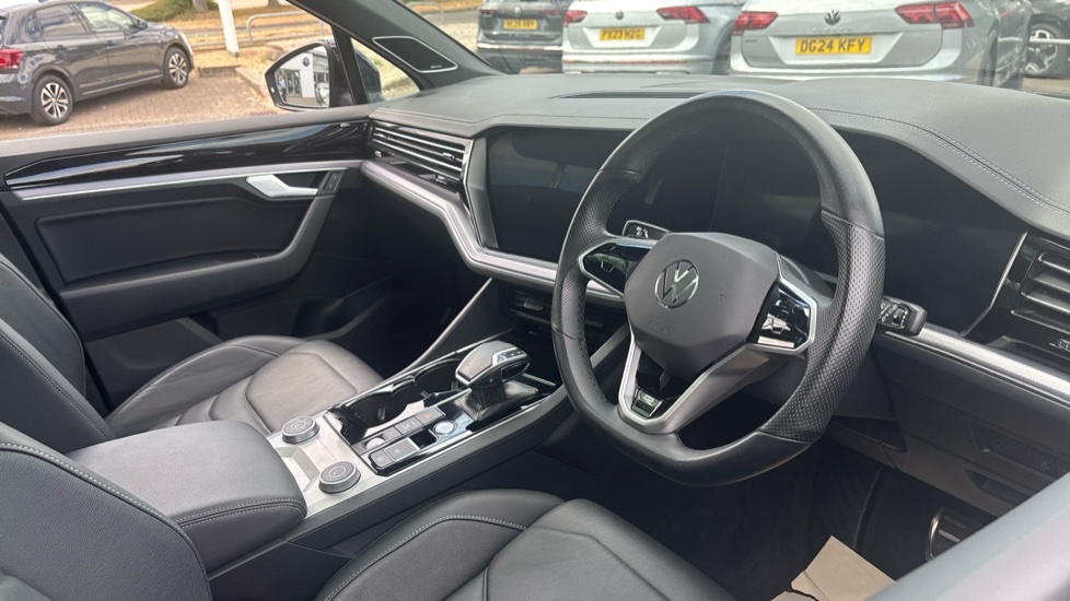 Volkswagen Touareg Black Edition Black #6