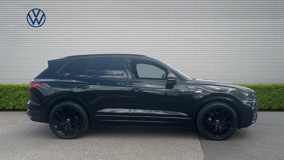Volkswagen Touareg Black Edition Black #4