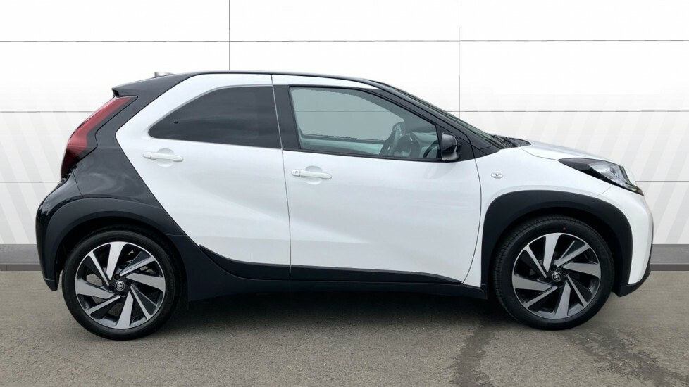 Toyota Aygo X Edge White #5
