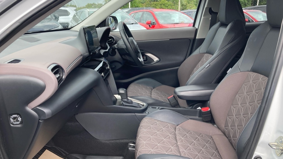 Toyota Yaris Cross Excel White #5