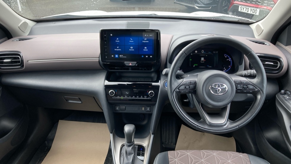 Toyota Yaris Cross Excel White #6