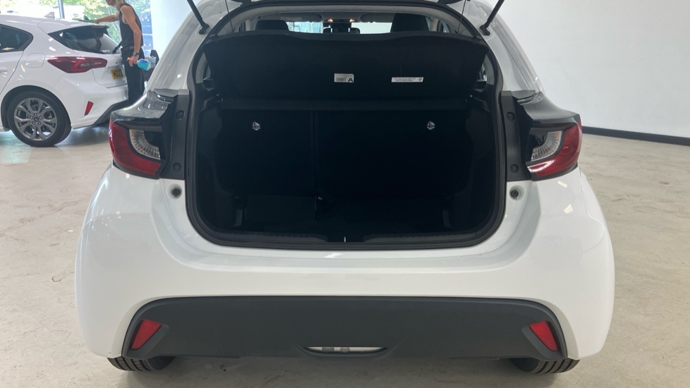 Toyota Yaris Icon DT23UDW White #4