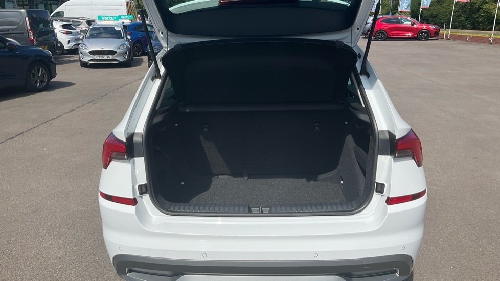Skoda Kamiq Se Drive White #4